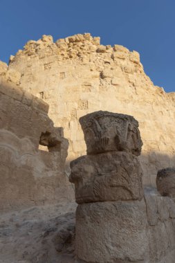 Herodion Dağı ve Kral Herod 'un kalesinin harabeleri yapay bir kraterin içinde. Judaean Çölü, Batı Şeria. Yüksek kalite fotoğraf