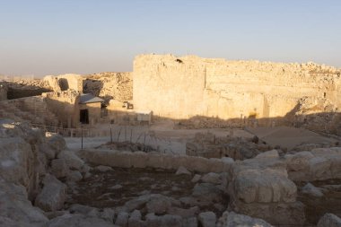 Herodion Dağı ve Kral Herod 'un kalesinin harabeleri yapay bir kraterin içinde. Judaean Çölü, Batı Şeria. Yüksek kalite fotoğraf