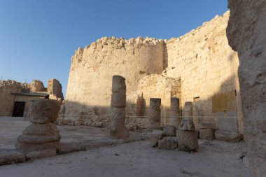 Herodion Dağı ve Kral Herod 'un kalesinin harabeleri yapay bir kraterin içinde. Judaean Çölü, Batı Şeria. Yüksek kalite fotoğraf