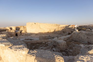 Herodion Dağı ve Kral Herod 'un kalesinin harabeleri yapay bir kraterin içinde. Judaean Çölü, Batı Şeria. Yüksek kalite fotoğraf