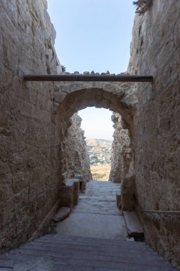 Herodion Dağı ve Kral Herod 'un kalesinin harabeleri yapay bir kraterin içinde. Judaean Çölü, Batı Şeria. Yüksek kalite fotoğraf
