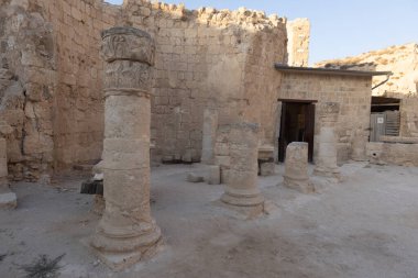Herodion Dağı ve Kral Herod 'un kalesinin harabeleri yapay bir kraterin içinde. Judaean Çölü, Batı Şeria. Yüksek kalite fotoğraf