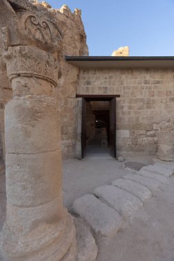 Herodion Dağı ve Kral Herod 'un kalesinin harabeleri yapay bir kraterin içinde. Judaean Çölü, Batı Şeria. Yüksek kalite fotoğraf