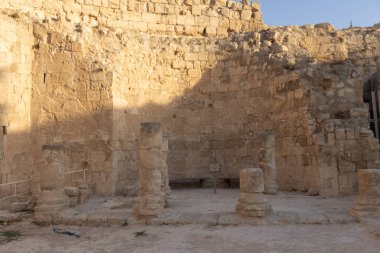 Herodion Dağı ve Kral Herod 'un kalesinin harabeleri yapay bir kraterin içinde. Judaean Çölü, Batı Şeria. Yüksek kalite fotoğraf