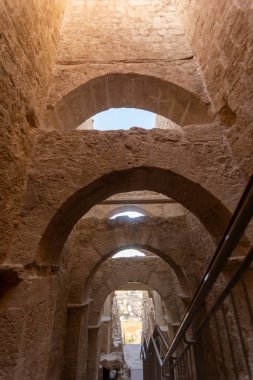 Herodion Dağı ve Kral Herod 'un kalesinin harabeleri yapay bir kraterin içinde. Judaean Çölü, Batı Şeria. Yüksek kalite fotoğraf