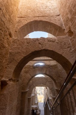 Herodion Dağı ve Kral Herod 'un kalesinin harabeleri yapay bir kraterin içinde. Judaean Çölü, Batı Şeria. Yüksek kalite fotoğraf