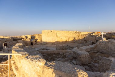 Herodion Dağı ve Kral Herod 'un kalesinin harabeleri yapay bir kraterin içinde. Judaean Çölü, Batı Şeria. Yüksek kalite fotoğraf