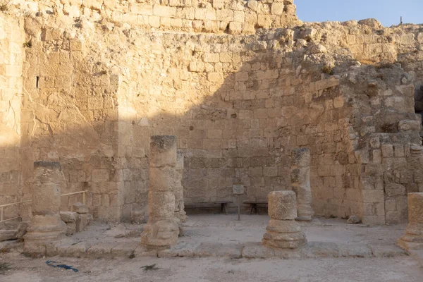 Herodion Dağı ve Kral Herod 'un kalesinin harabeleri yapay bir kraterin içinde. Judaean Çölü, Batı Şeria. Yüksek kalite fotoğraf