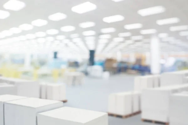 Fabrika ve depo binası, bulanık arkaplan.