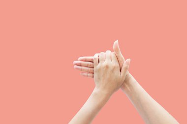 Eller köpek kafası gibi hareket ediyor. Fotokopi alanı olan bir gölge. Kesme yolu izole edilmiş..