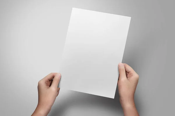 Hände Die Papier Format Für Briefpapier Blank Halten — Stockfoto