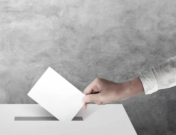 Tenir Bulletin Vote Main Pour Concept Vote Électoral Place Contexte — Photo