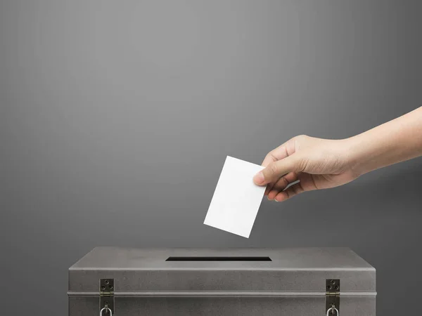 Tenir Bulletin Vote Main Pour Concept Vote Électoral Place Contexte — Photo