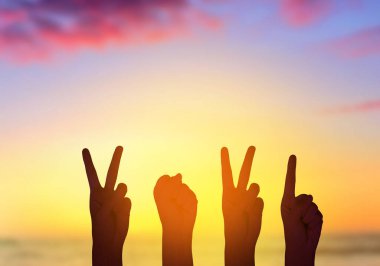 2021 yılının siluet işaret dili konsepti.