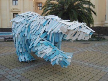 Kutup ayısının heykeli