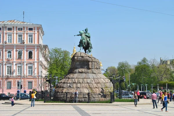 보그단 흐멜니츠키에게 바치는 기념비 보그단 흐멜니츠키 우크라이나 헤트만 키예프의 소피아 — 스톡 사진