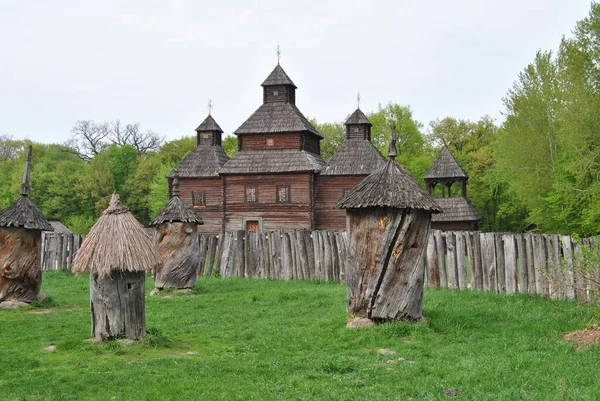 Gammal Träkyrka Ukraina Landskap Med Kyrka Ukrainska Träkyrkan Landskapets Gröna — Stockfoto