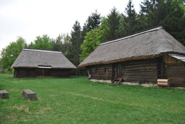 Ukrayna evi. Ukrayna 'da bir köy evi. Kulübe. Köy. Kiev. Ukrayna.