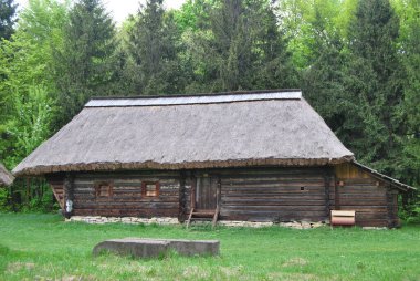Ukrayna evi. Ukrayna 'da bir köy evi. Kulübe. Köy. Kiev. Ukrayna.
