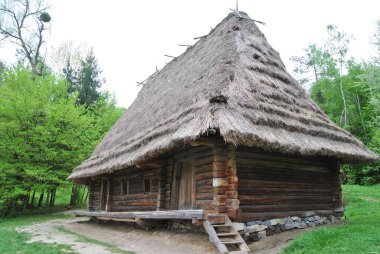 Ukrayna evi. Ukrayna 'da bir köy evi. Kulübe. Köy. Kiev. Ukrayna.