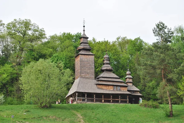 Una Vecchia Chiesa Legno Ucraina Paesaggio Rurale Con Una Chiesa — Foto Stock