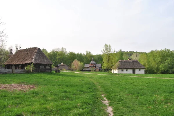 Αγροτικό Τοπίο Της Ουκρανίας Ουκρανικό Χωριό Λαϊκή Αρχιτεκτονική Της Ουκρανίας — Φωτογραφία Αρχείου