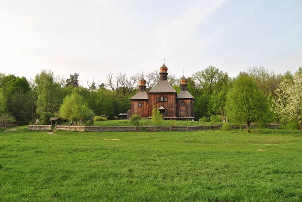 Une Vieille Église Bois Ukraine Paysage Rural Avec Une Église — Photo