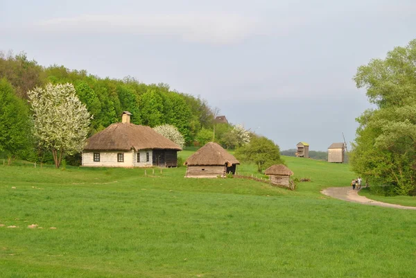 Сільський Ландшафт України Українське Село Народна Архітектура України Село Україна — стокове фото