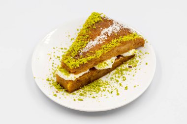 Geleneksel Türk Tatlısı Ekmek Kadayif / Ekmek Pudingi. Kremalı Ramazan Tatlısı