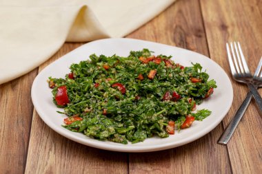 Çiğ malzemeler salata tabuli yatay görünümü pişiriyor. Sağlıklı yemek.