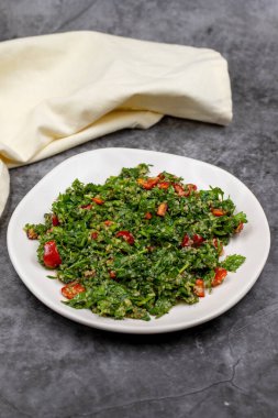 Çiğ malzemeler salata tabuli yatay görünümü pişiriyor. Sağlıklı yemek.