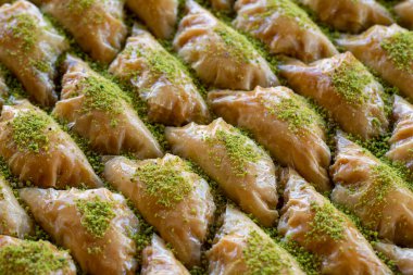 Baklava. Geleneksel Orta Doğu lezzetleri. Baklava 'nın yerel adı Kaymakli sobiyet. Kapat.