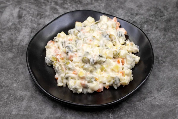 Krumplisaláta Majonézzel Hagyományos Saláta Főtt Zöldségekkel Majonézzel Orosz Saláta — Stock Fotó