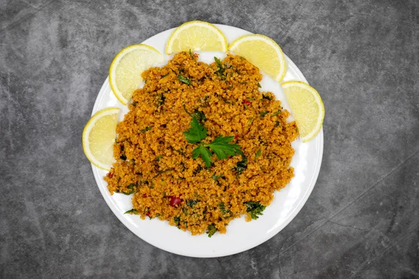 Salată Bulgur Kisir Fundal Întunecat Mâncare Tradițională Delicioasă Aperitive Din — Fotografie, imagine de stoc