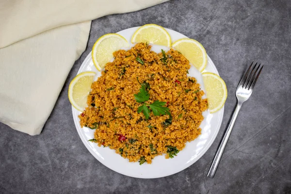 Salată Bulgur Kisir Fundal Întunecat Mâncare Tradițională Delicioasă Aperitive Din — Fotografie, imagine de stoc