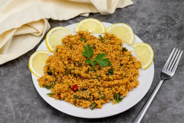 Bulgaarse Salade Kisir Een Donkere Achtergrond Traditioneel Lekker Eten Turkse — Stockfoto