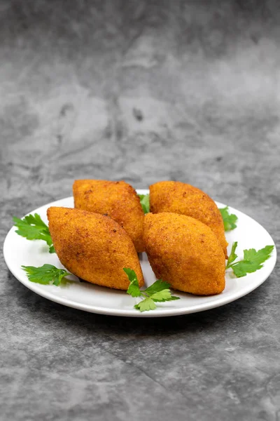 Kibbeh Sfondo Scuro Kibbeh Piatto Popolare Nella Cucina Mediorientale Polpette — Foto Stock