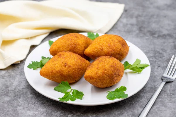 Kibbeh Sfondo Scuro Kibbeh Piatto Popolare Nella Cucina Mediorientale Polpette — Foto Stock