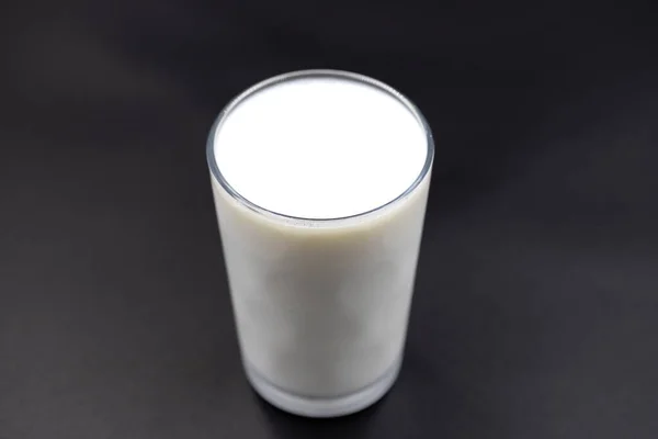 Glass Cow Milk Dark Background Close Horizontal View — Stock Photo, Image