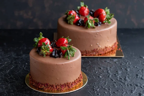 Tarta Fresa Chocolate Sobre Fondo Oscuro Vista Horizontal Pastel Celebración — Foto de Stock