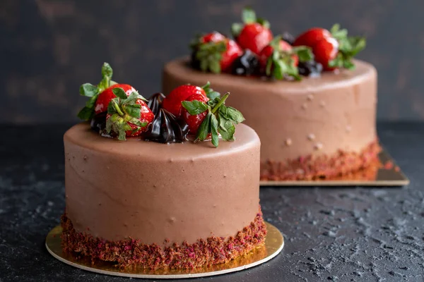Tarta Fresa Chocolate Sobre Fondo Oscuro Vista Horizontal Pastel Celebración — Foto de Stock