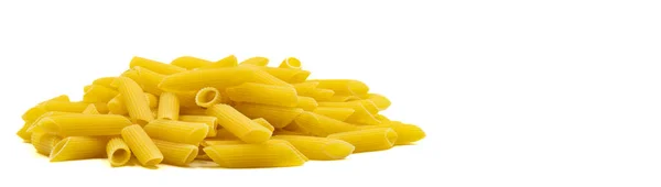 Rohe Penne Pasta Isoliert Auf Weißem Hintergrund Nahaufnahme Leerer Raum — Stockfoto