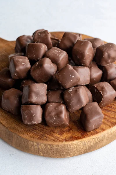 Chocolade Bedekt Turks Genot Een Witte Achtergrond Traditionele Turkse Keuken — Stockfoto