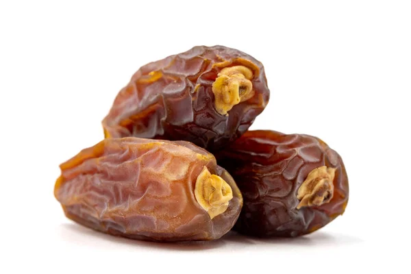 Dattelfrüchte Auf Weißem Hintergrund Frische Medjool Dates Für Ramadan Nahaufnahme — Stockfoto