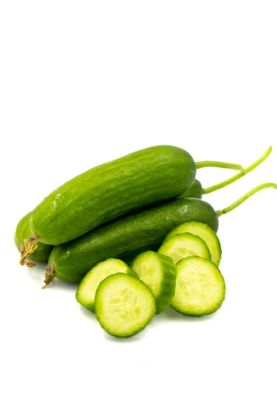 Pepinos Maduros Sobre Fondo Blanco Pepino Rodajas Cerca Formato Historia — Foto de Stock