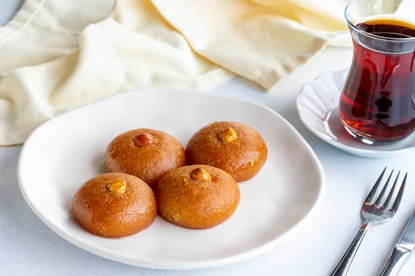 Utsökt Turkisk Sötsak Serveras Traditionell Turkisk Dessert Sekerförbereda Eller Badempare — Stockfoto
