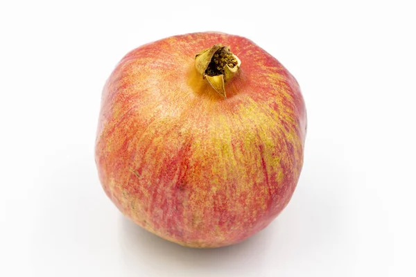 Frische Bio Granatapfelfrüchte Auf Weißem Hintergrund Mit Schatten Nahaufnahme — Stockfoto