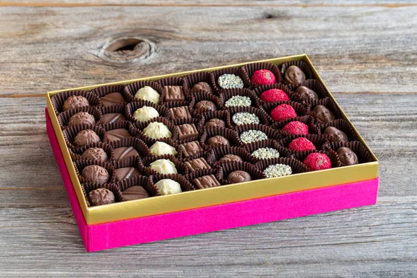 Caja Chocolates Sobre Fondo Madera — Foto de Stock