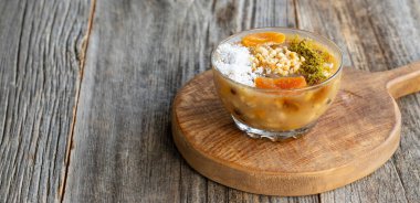 Geleneksel Türk tatlı külleri (Nuh 'un Pudingi). Boşluğu kopyala