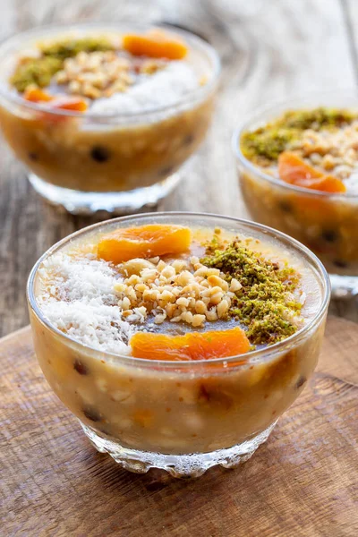 Türk geleneksel tatlı Aşure (Noah'ın puding)